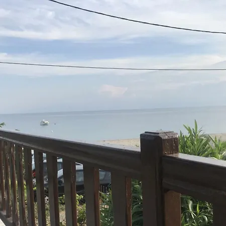 Chalkidiki Beachfront Holiday home *